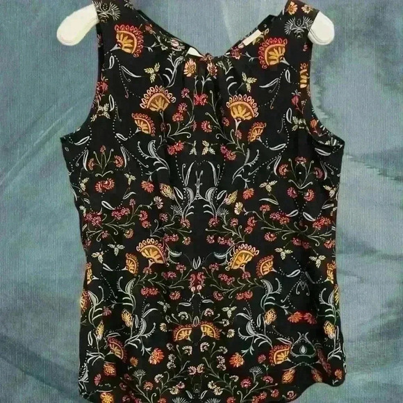 CAbi legend sleeveless top. - Picture 2 of 9